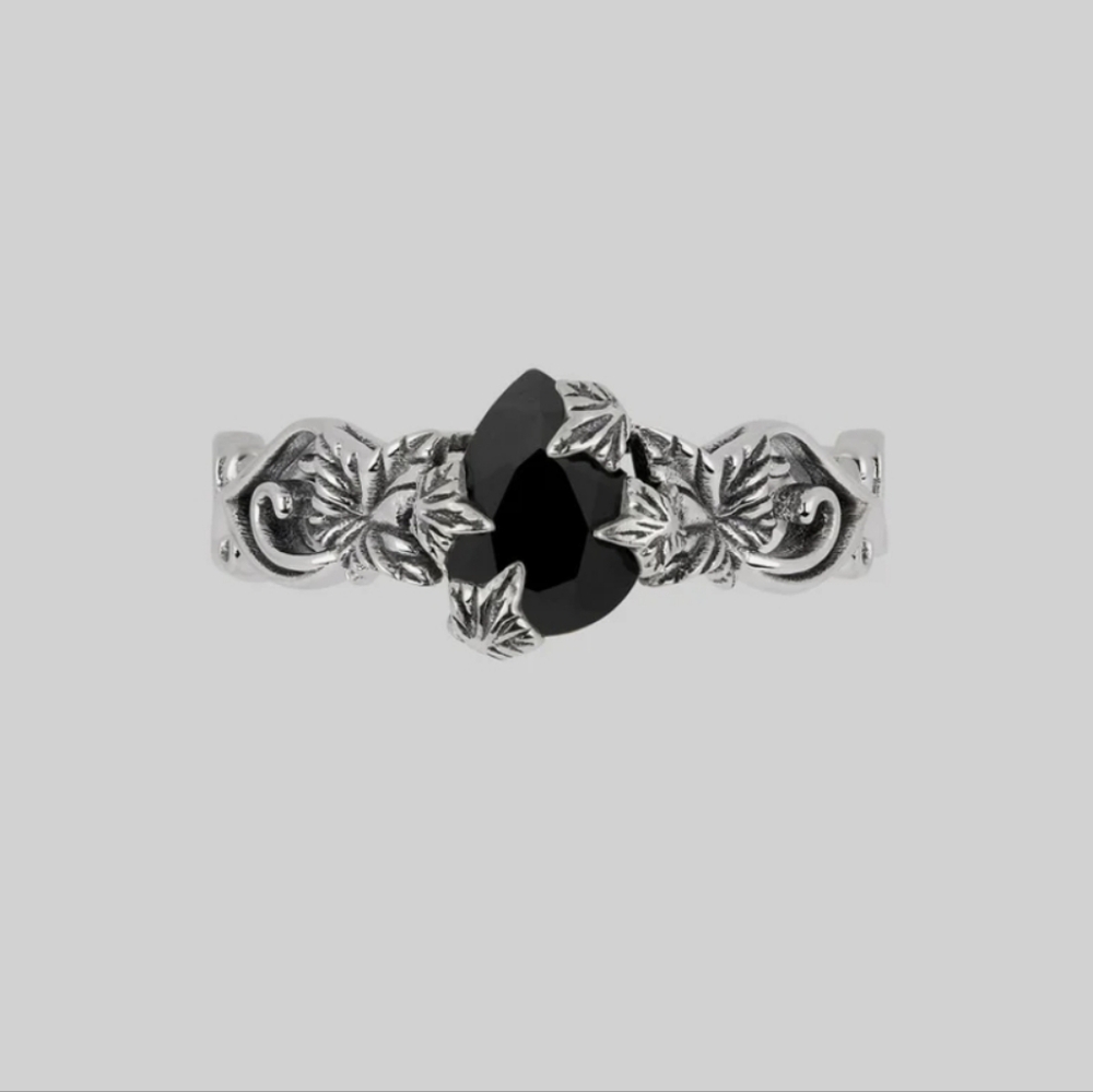 Regal Rose Feronia Black Onyx Silver Ring